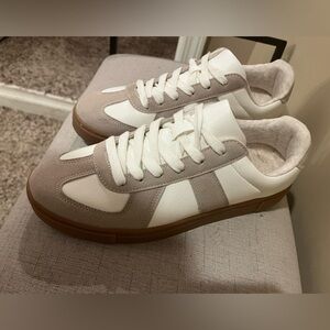 BAILEY sneakers by “Sincerly Jules” white beige shoes NWT Size 9